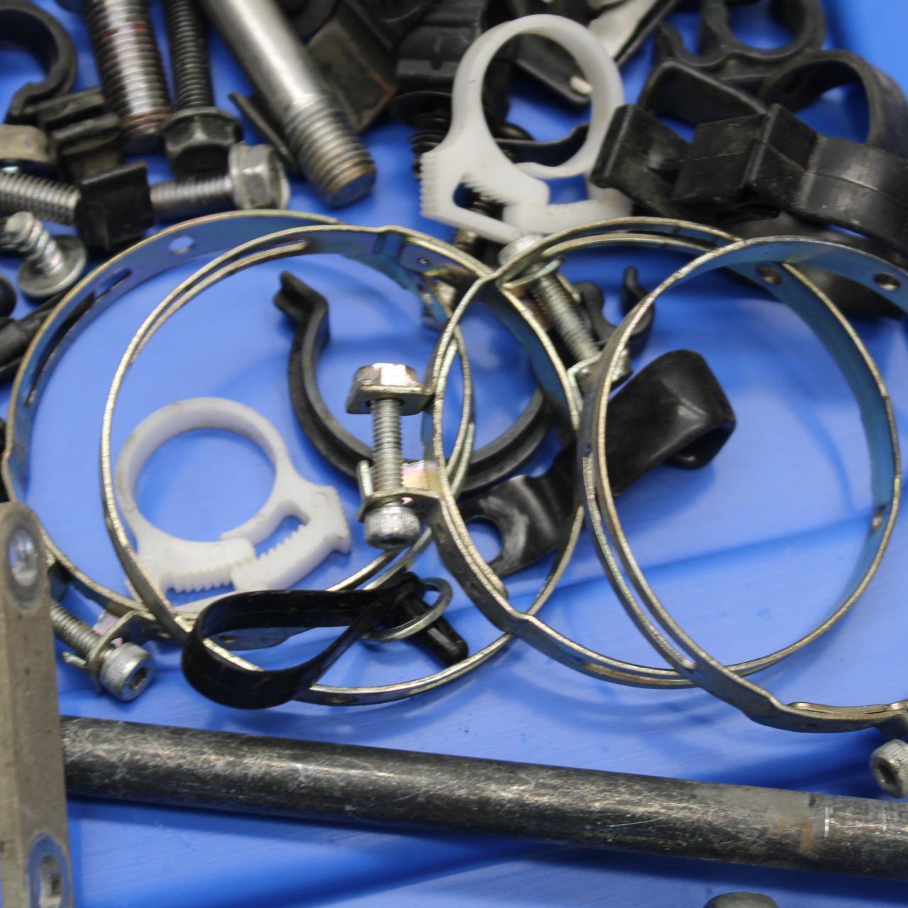 21 KAWASAKI NINJA ZX6R MISCELLANEOUS MOUNTING BOLTS HARDWARE MOTOR SCREWS BB647