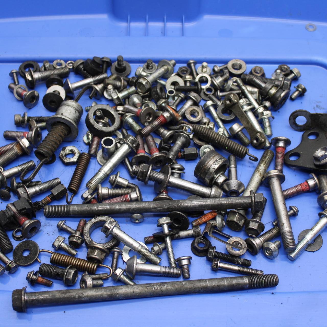 17 KAWASAKI Z900 ZR900 LEFTOVER  MOUNTING BOLTS HARDWARE MOTOR  BB549