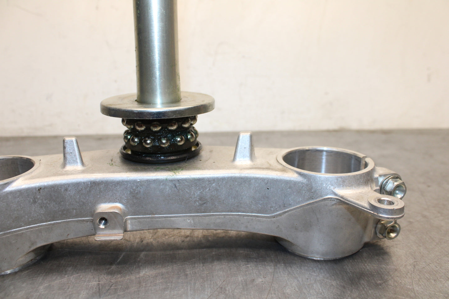 06-07 SUZUKI GSXR750 FRONT FORKS CLAMP LOWER TRIPLE TREE STEM BB132