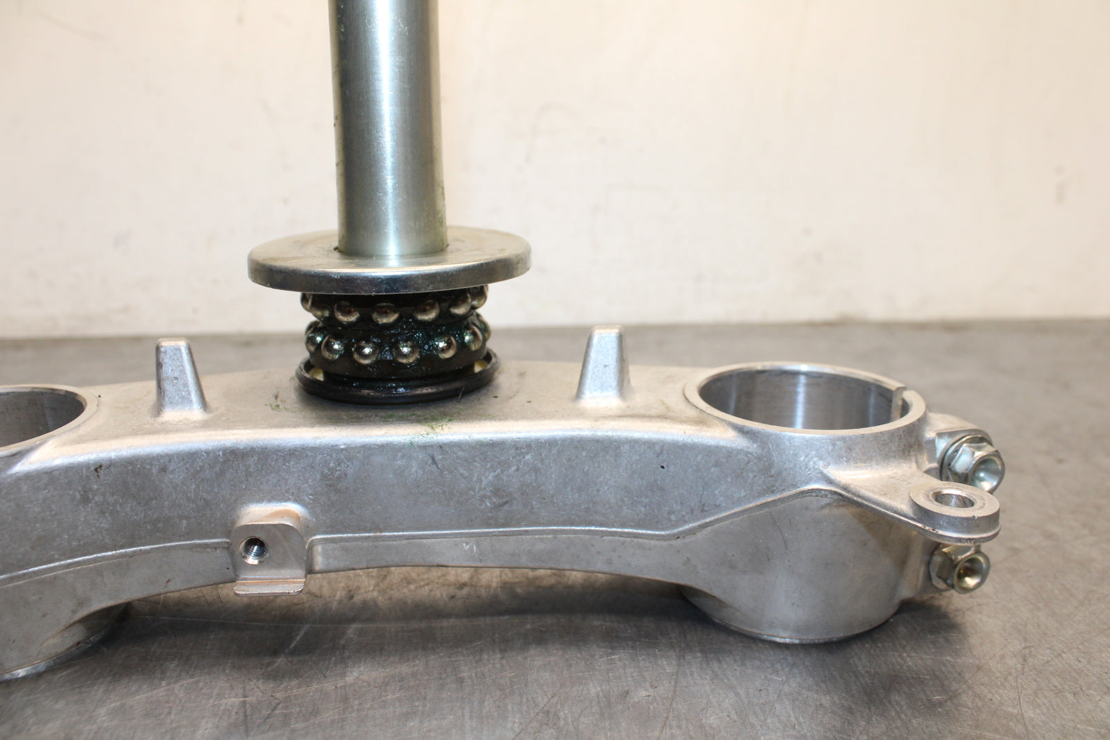 06-07 SUZUKI GSXR750 FRONT FORKS CLAMP LOWER TRIPLE TREE STEM BB132