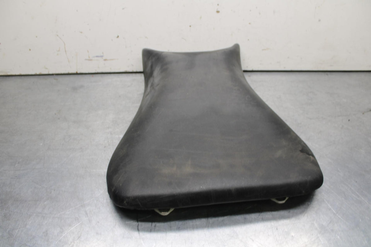 03-05 YAMAHA YZF R6 FRONT DRIVERS SEAT PAD SADDLE PILLION 5SL-24710-00-00 BB95