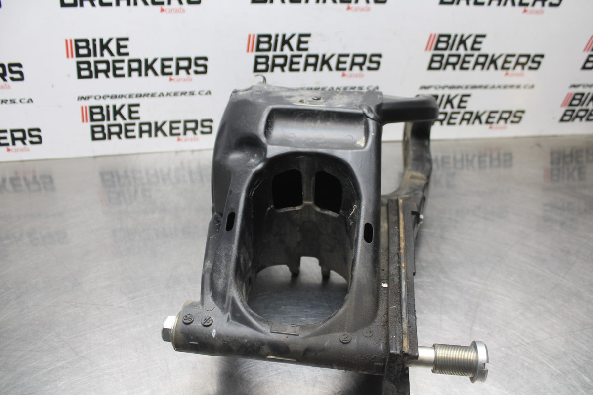 06-07 SUZUKI GSXR 600 REAR SWINGARM BACK SUSPENSION SWING ARM BB822