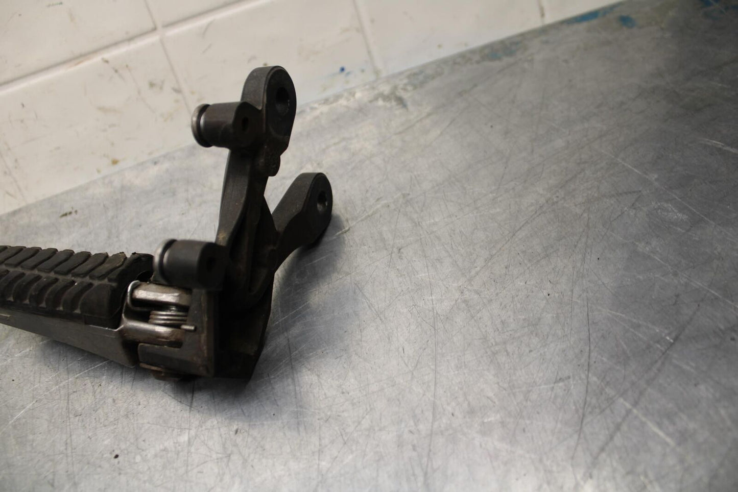 08-09 KAWASAKI NINJA ZX14R LEFT REARSET REAR SET DRIVER FOOT PEG BRACKET  BB73