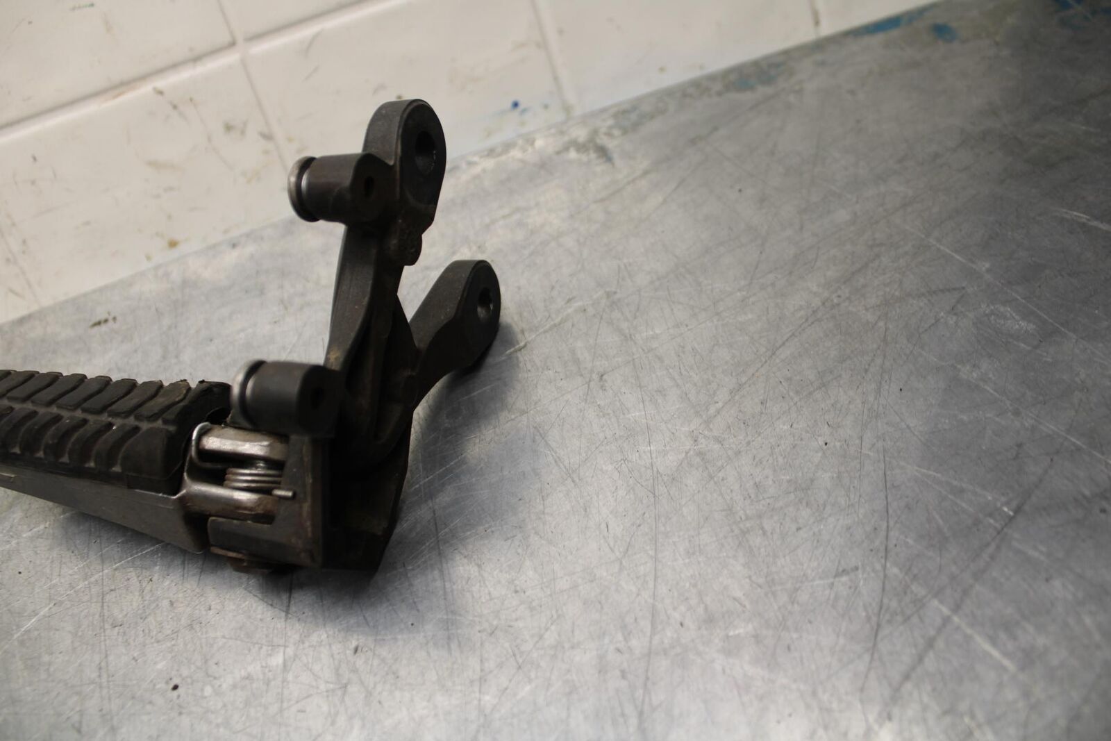 08-09 KAWASAKI NINJA ZX14R LEFT REARSET REAR SET DRIVER FOOT PEG BRACKET  BB73