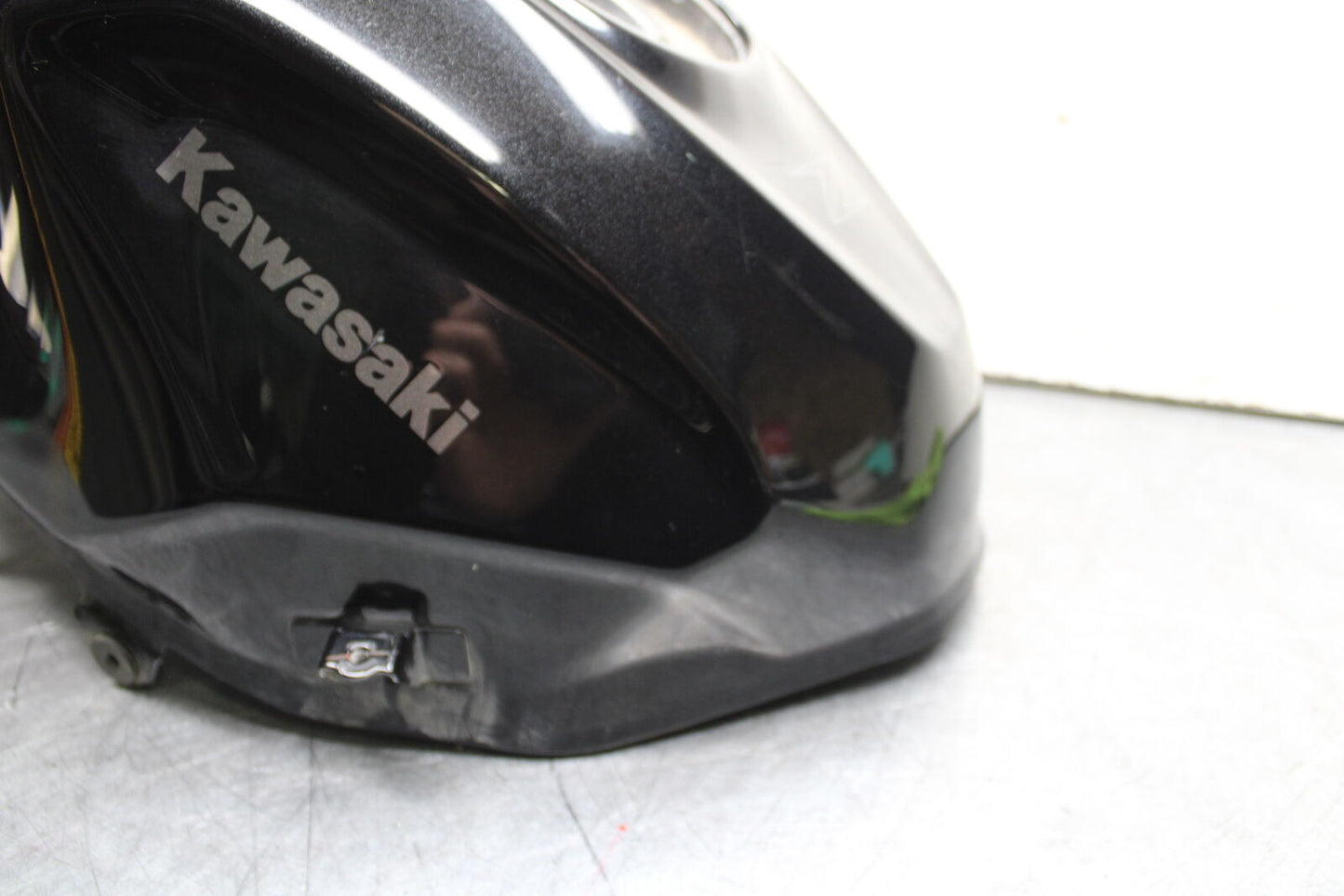 19-22 KAWASAKI Z400 GAS TANK FUEL CELL PETROL RESERVOIR BB708