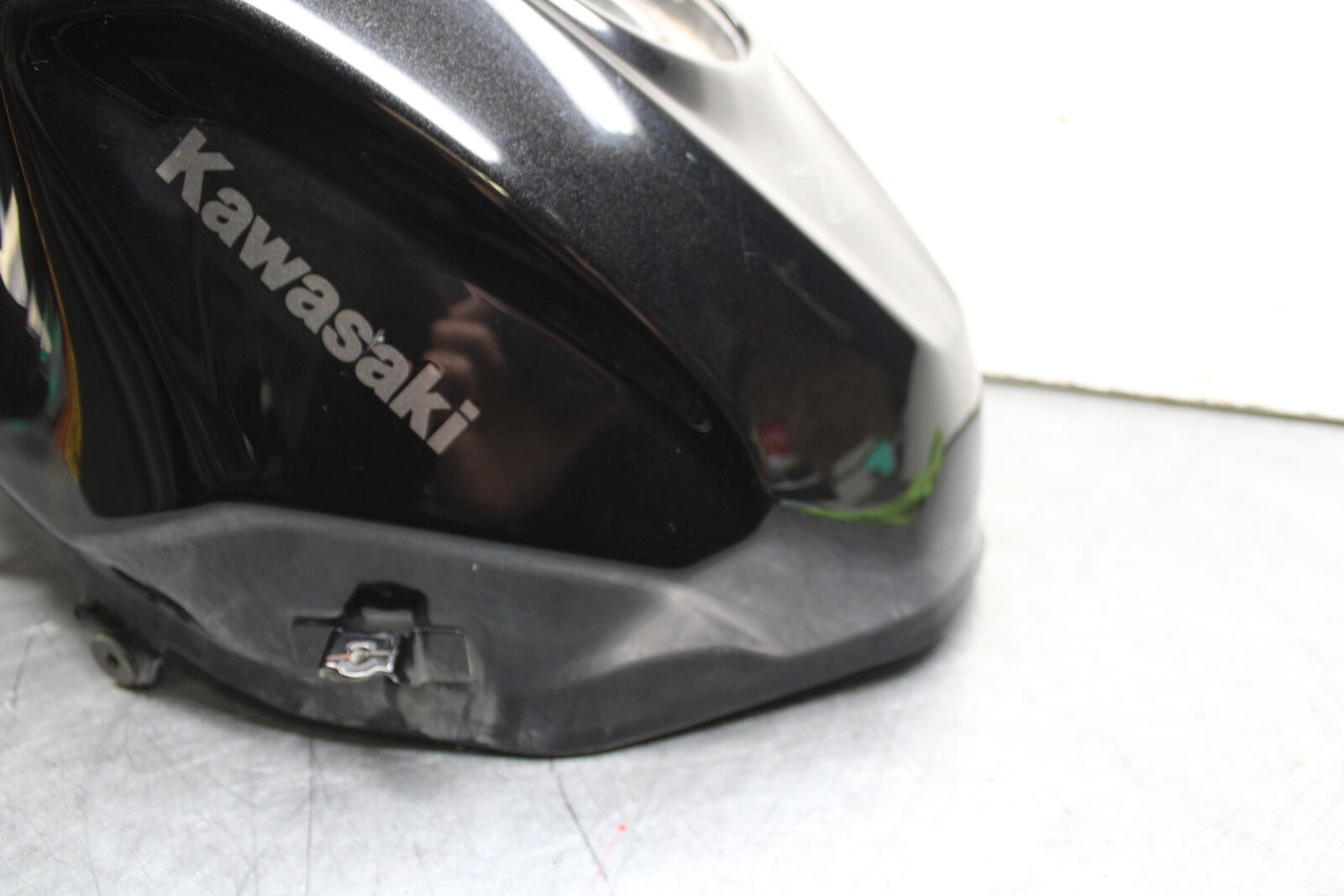 19-22 KAWASAKI Z400 GAS TANK FUEL CELL PETROL RESERVOIR BB708