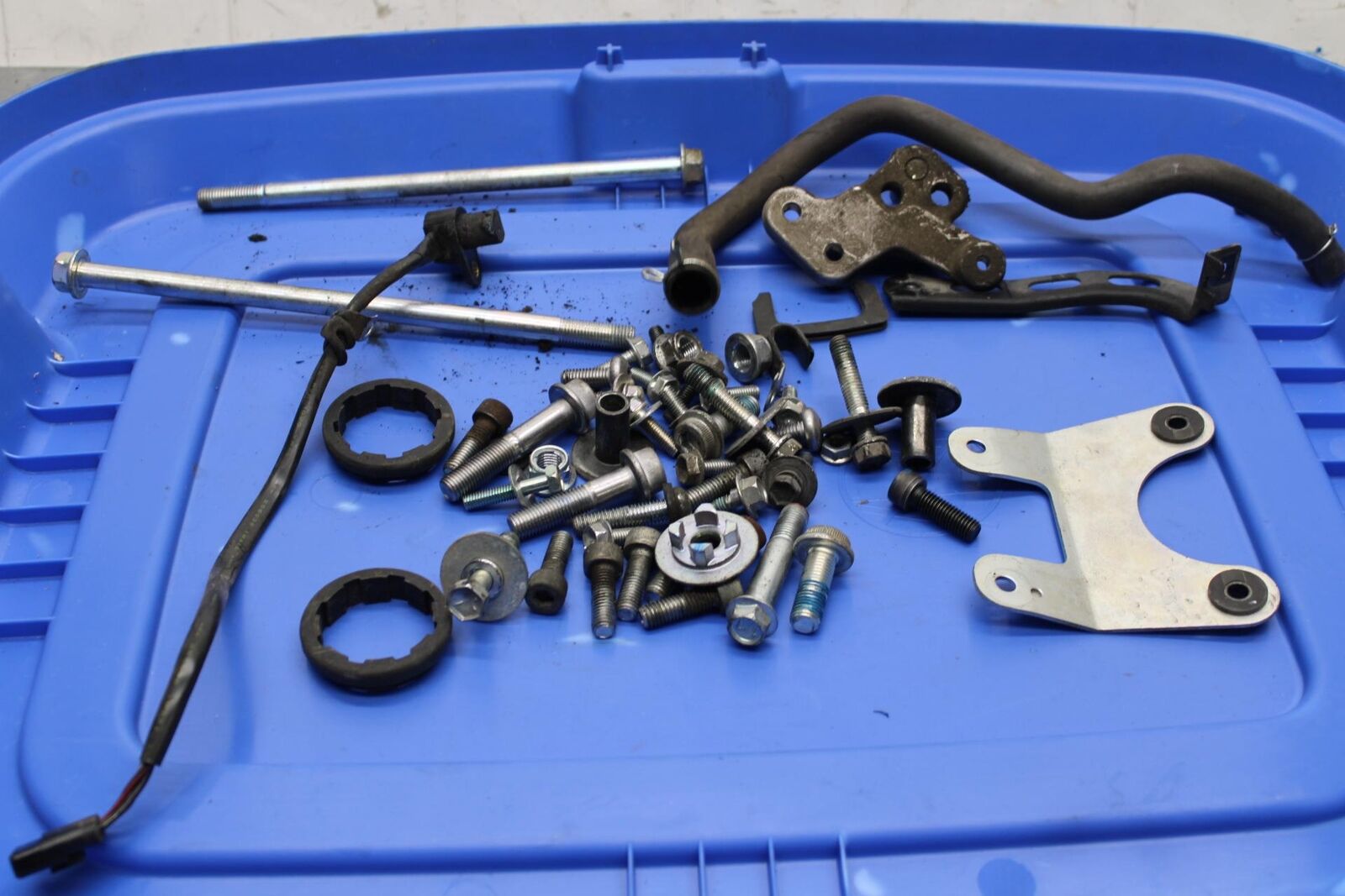 2008 Suzuki GSXR600 MISCELLANEOUS BOLTS HARDWARE MOTOR SCREWS BB593