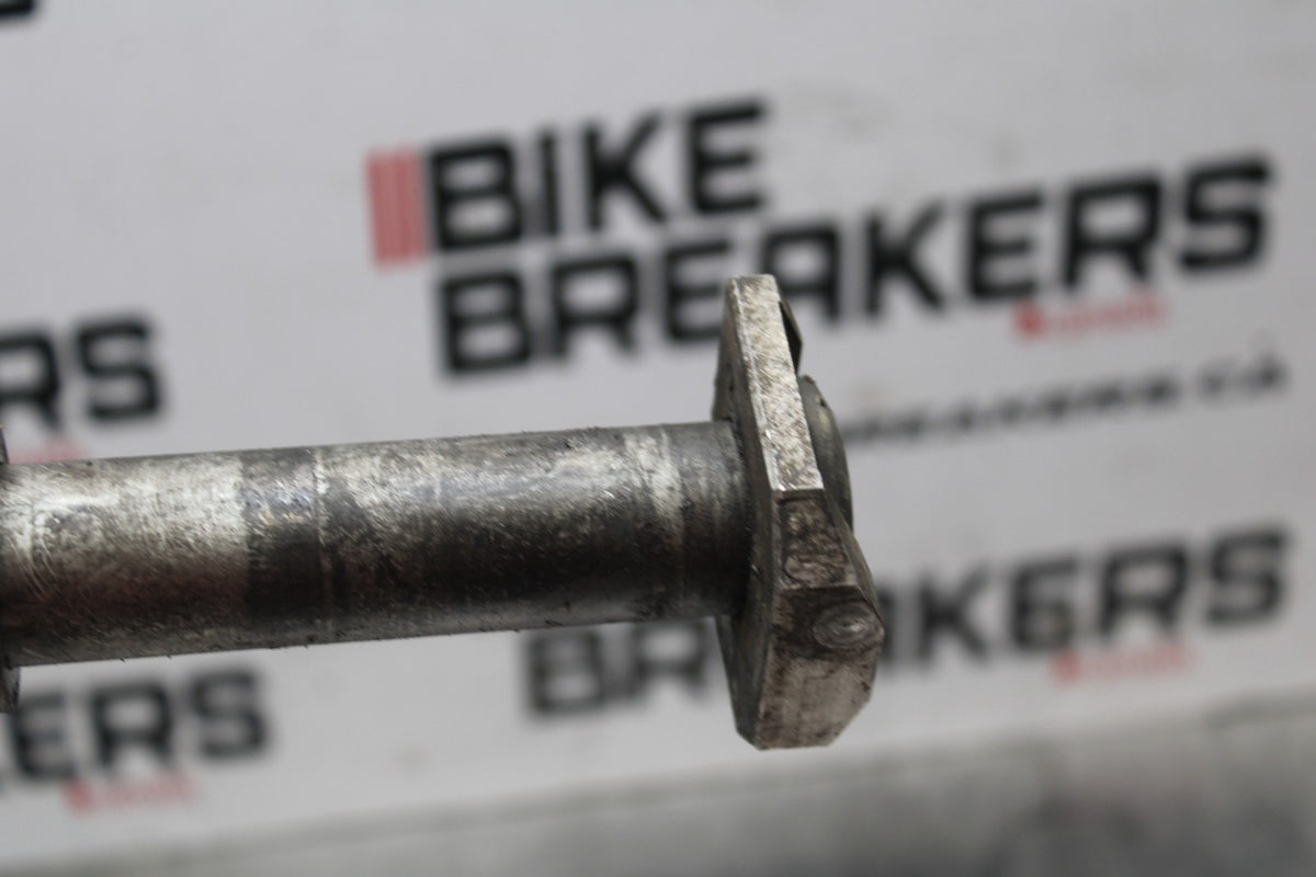00 SUZUKI GSXR750 REAR AXLE BACK WHEEL RIM PIVOT BOLT AXEL BB820