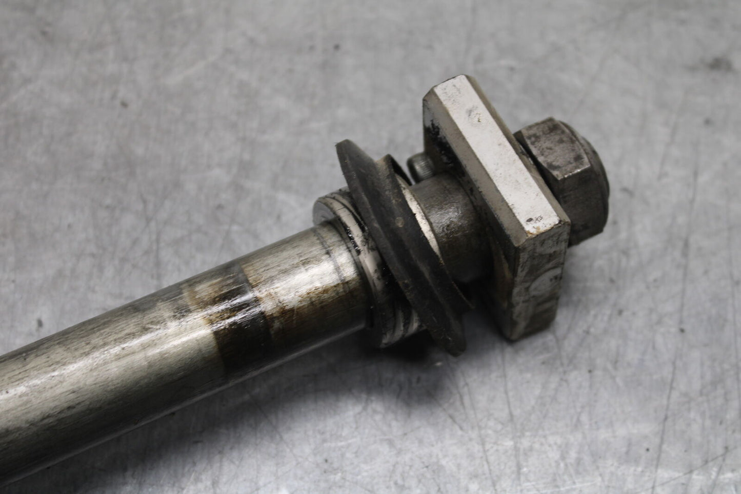 07-08 YAMAHA YZF R1 REAR AXLE BACK WHEEL RIM PIVOT BOLT AXEL BB724