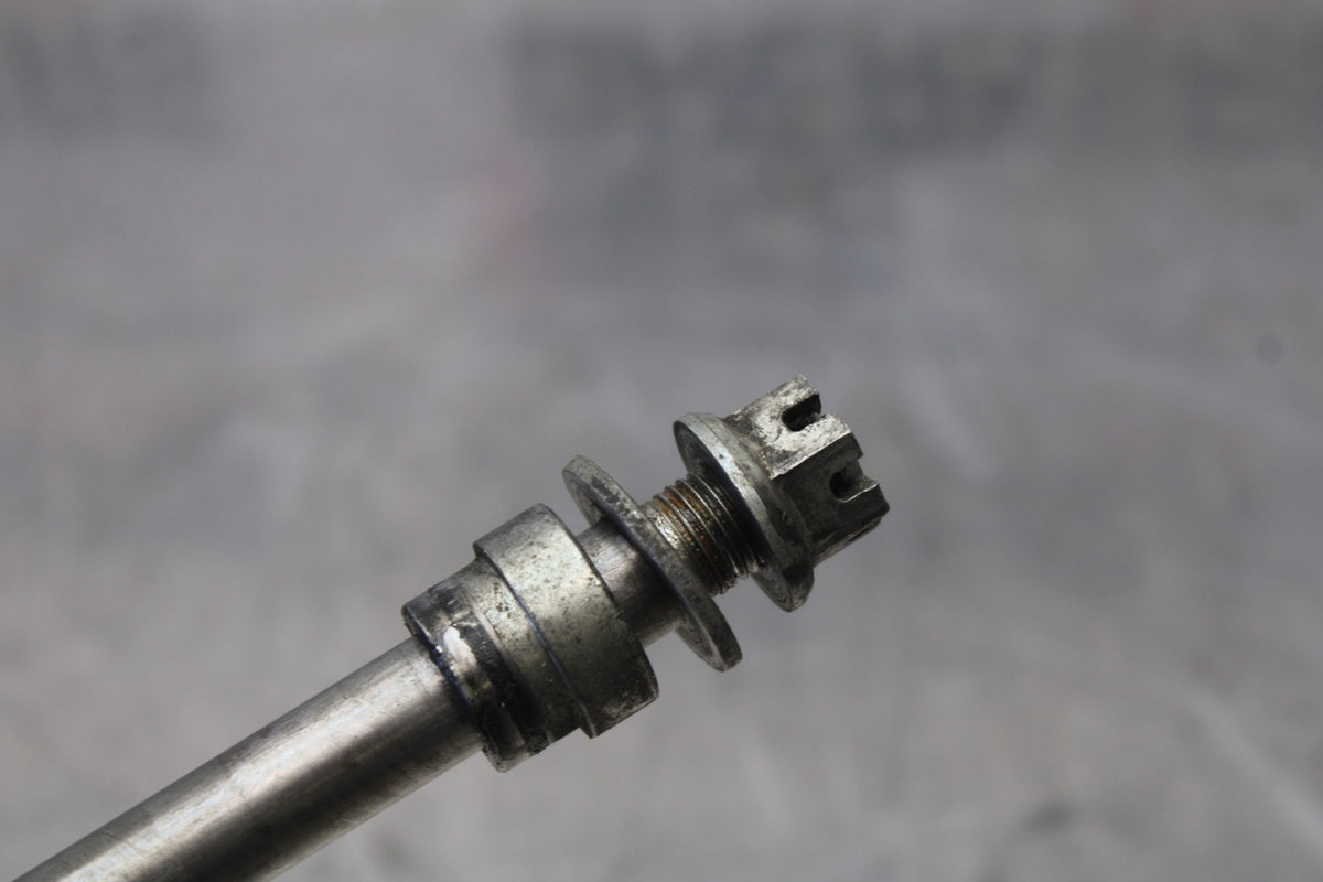 81 YAMAHA MAXIM 550 XJ550 FRONT WHEEL RIM AXLE PIVOT BOLT BB866