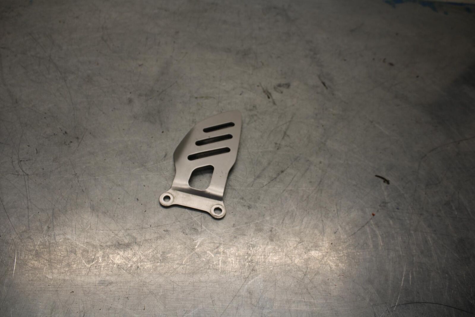 06-07 SUZUKI GSXR750 RIGHT REARSET REAR SET HEEL GUARD COVER  BB424