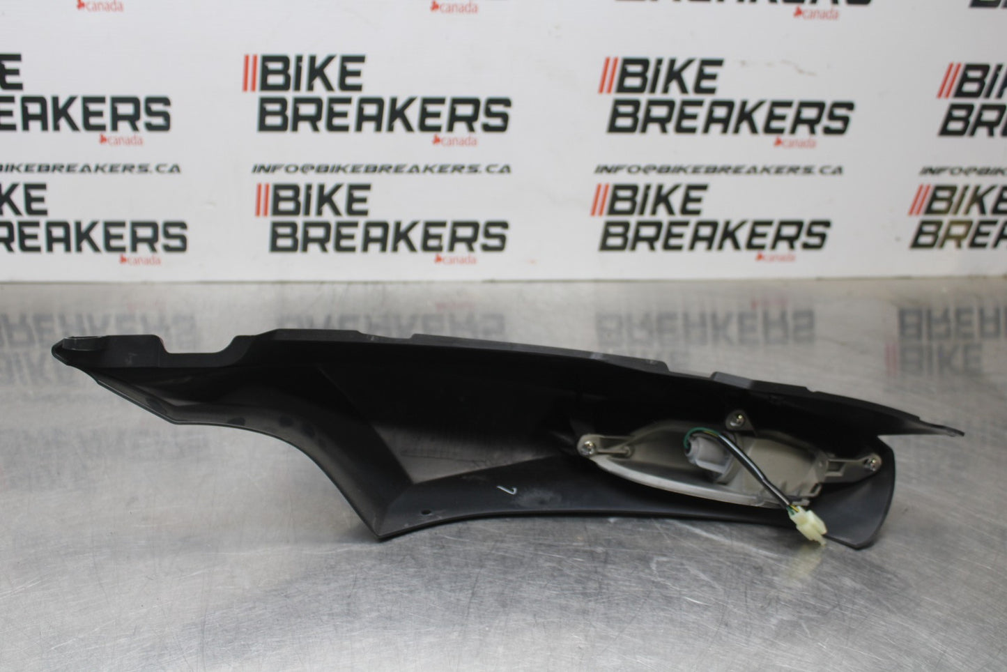 23-24 KAWASAKI NINJA ZX14R NEW!! RIGHT REAR BACK TAIL FAIRING COWL & LIGHT BB764