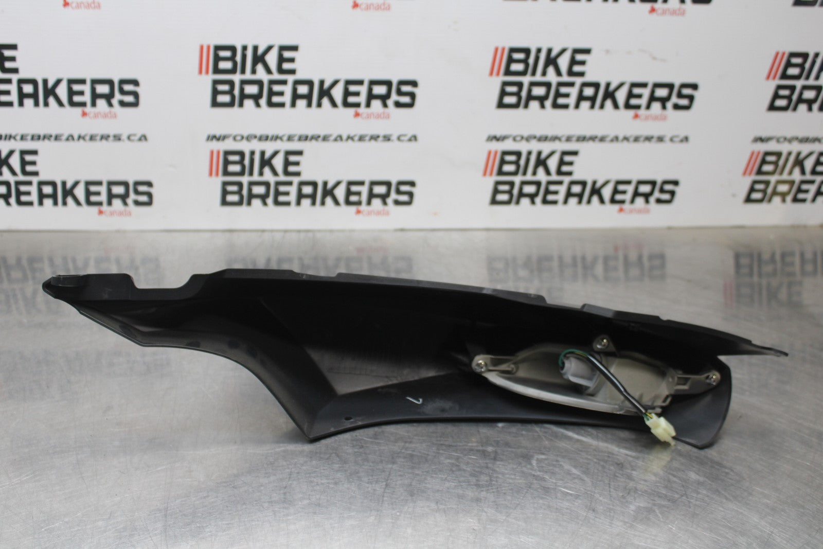 23-24 KAWASAKI NINJA ZX14R NEW!! RIGHT REAR BACK TAIL FAIRING COWL & LIGHT BB764