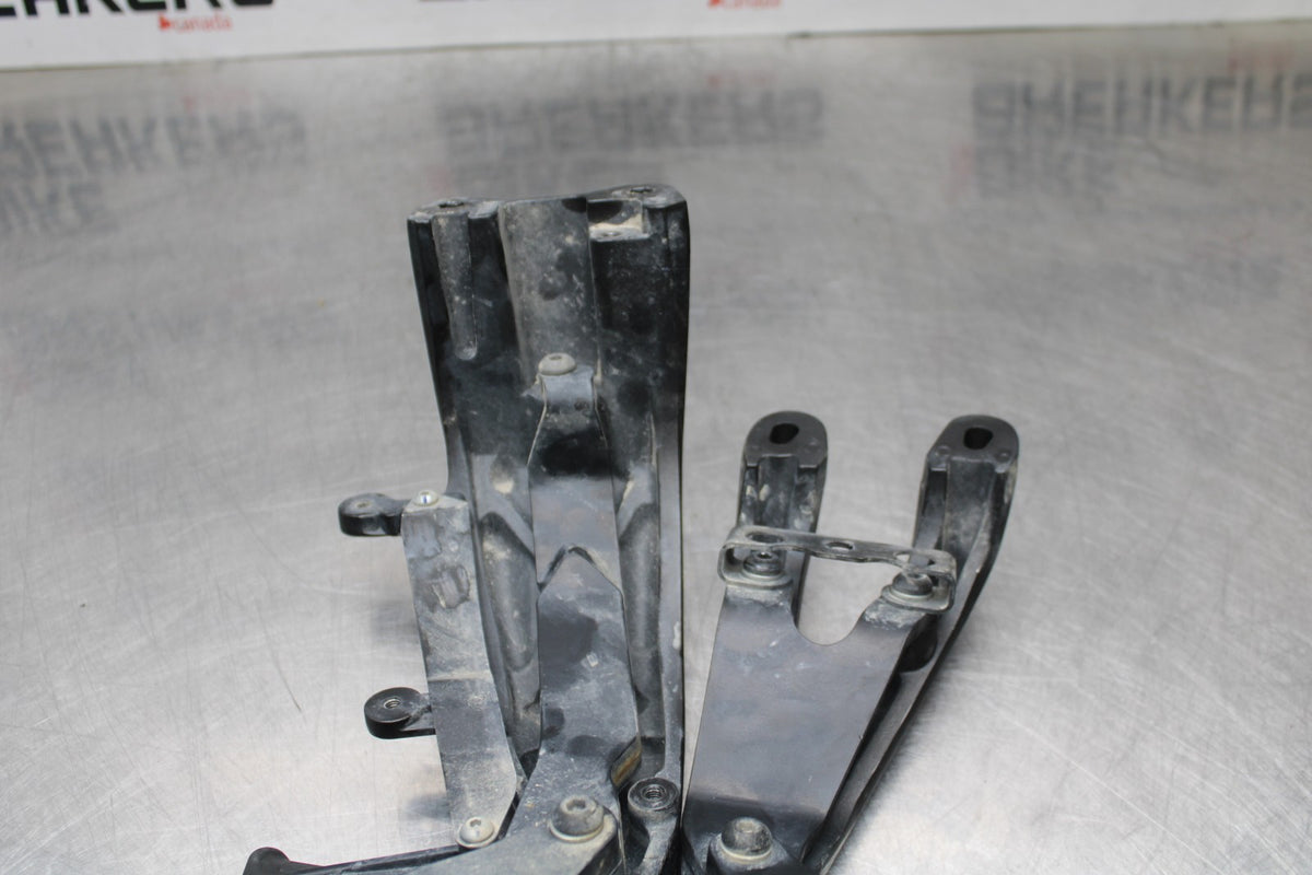 18 YAMAHA SUPER TENERE REAR BACK PASSENGER PEG SET PAIR BB832