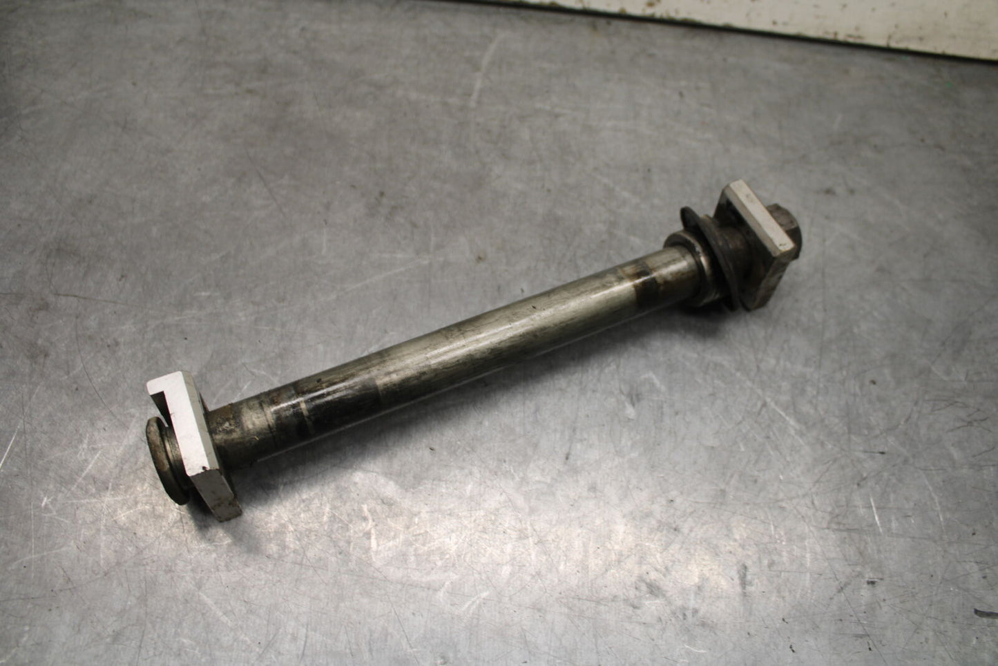 07-08 YAMAHA YZF R1 REAR AXLE BACK WHEEL RIM PIVOT BOLT AXEL BB724