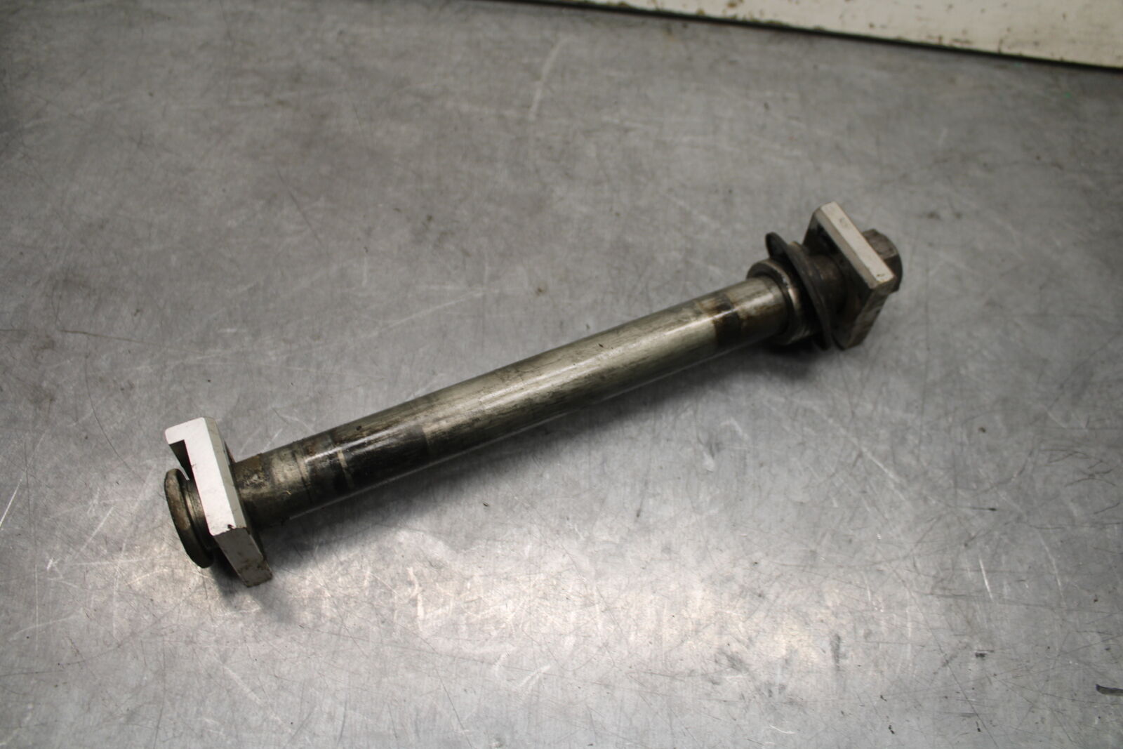 07-08 YAMAHA YZF R1 REAR AXLE BACK WHEEL RIM PIVOT BOLT AXEL BB724