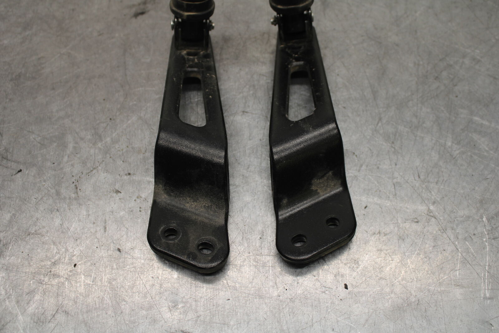 17-24 YAMAHA BOLT XVS950 REAR PASSENGER FOOT STEP PEG BB729