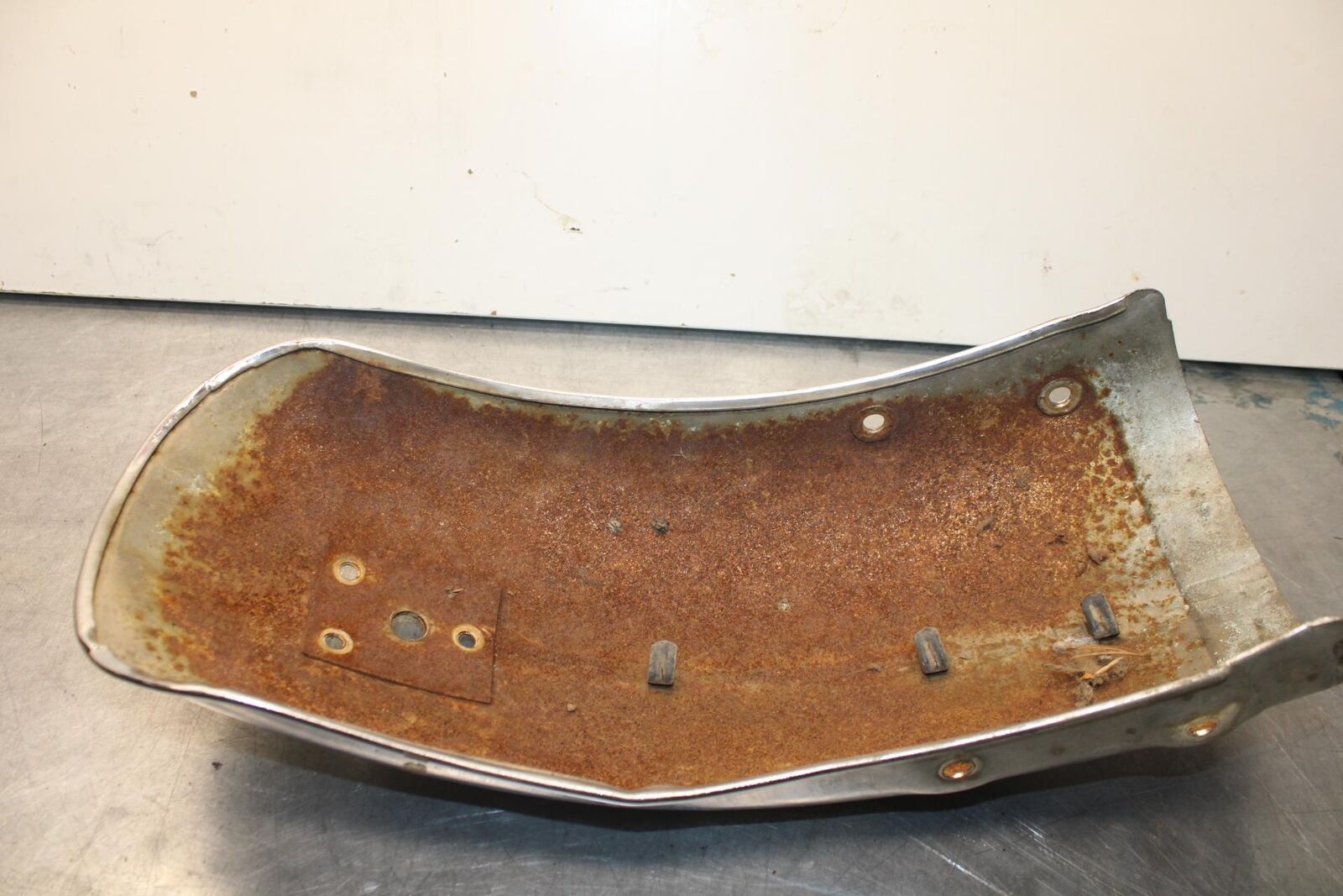 80-83 SUZUKI GS750E REAR BACK FENDER MUD GUARD BB82