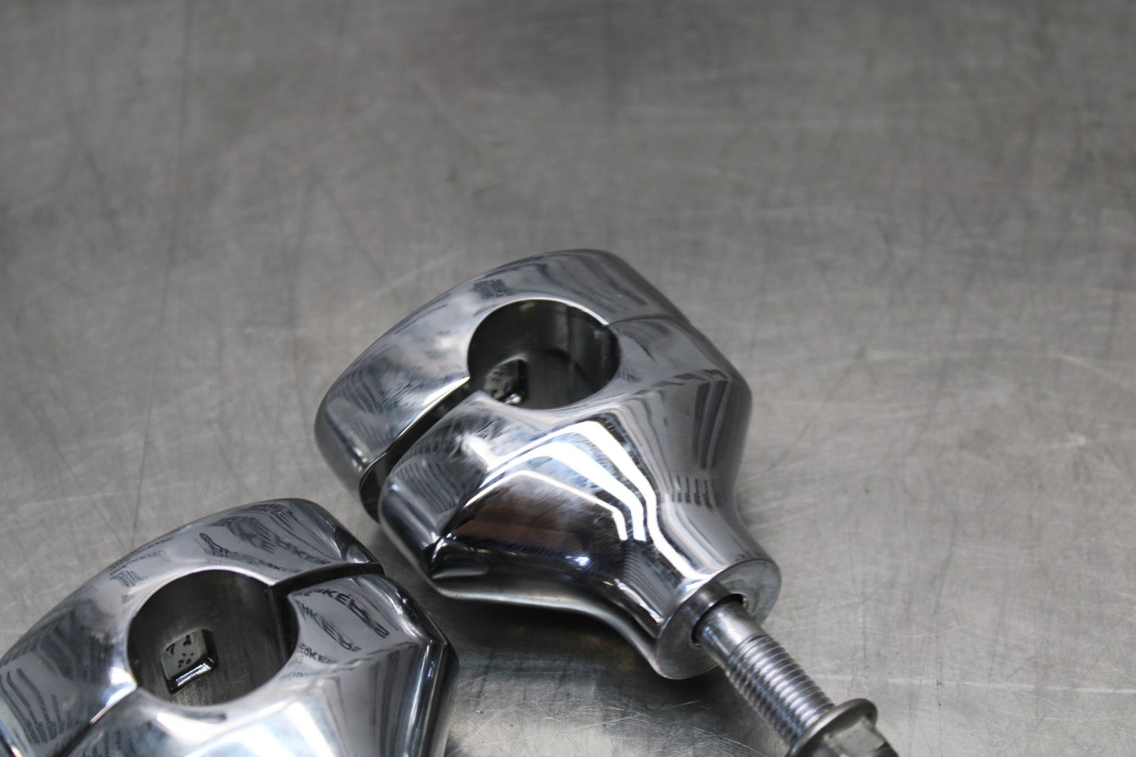 08 KAWASAKI VULCAN 900 HANDLEBAR RISERS BB184