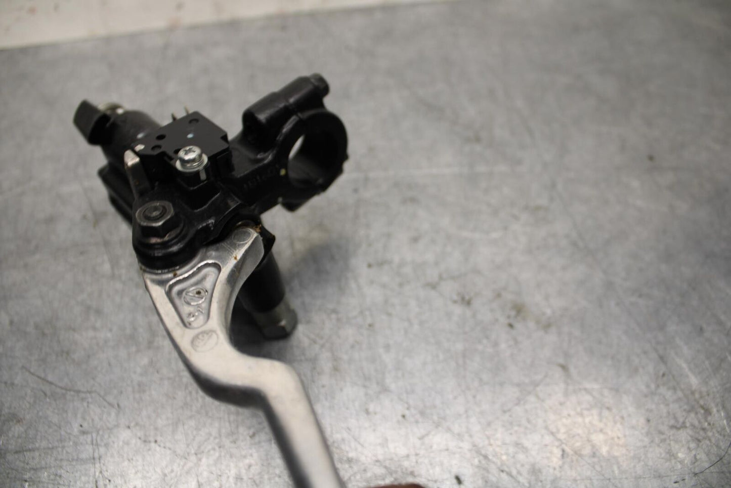 17-20 KAWASAKI Z125 PRO FRONT BRAKE MASTER CYLINDER w/ LEVER BB74