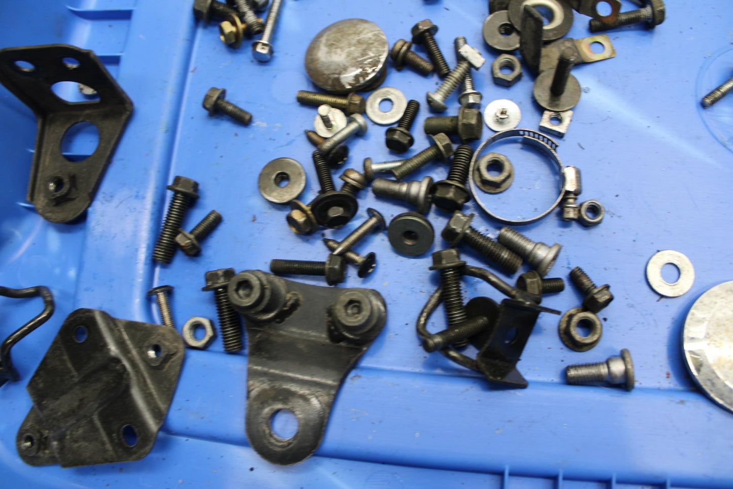 00-01 KAWASAKI ZZR600 LEFTOVER MOUNTING BOLTS HARDWARE MOTOR SCREWS BB31