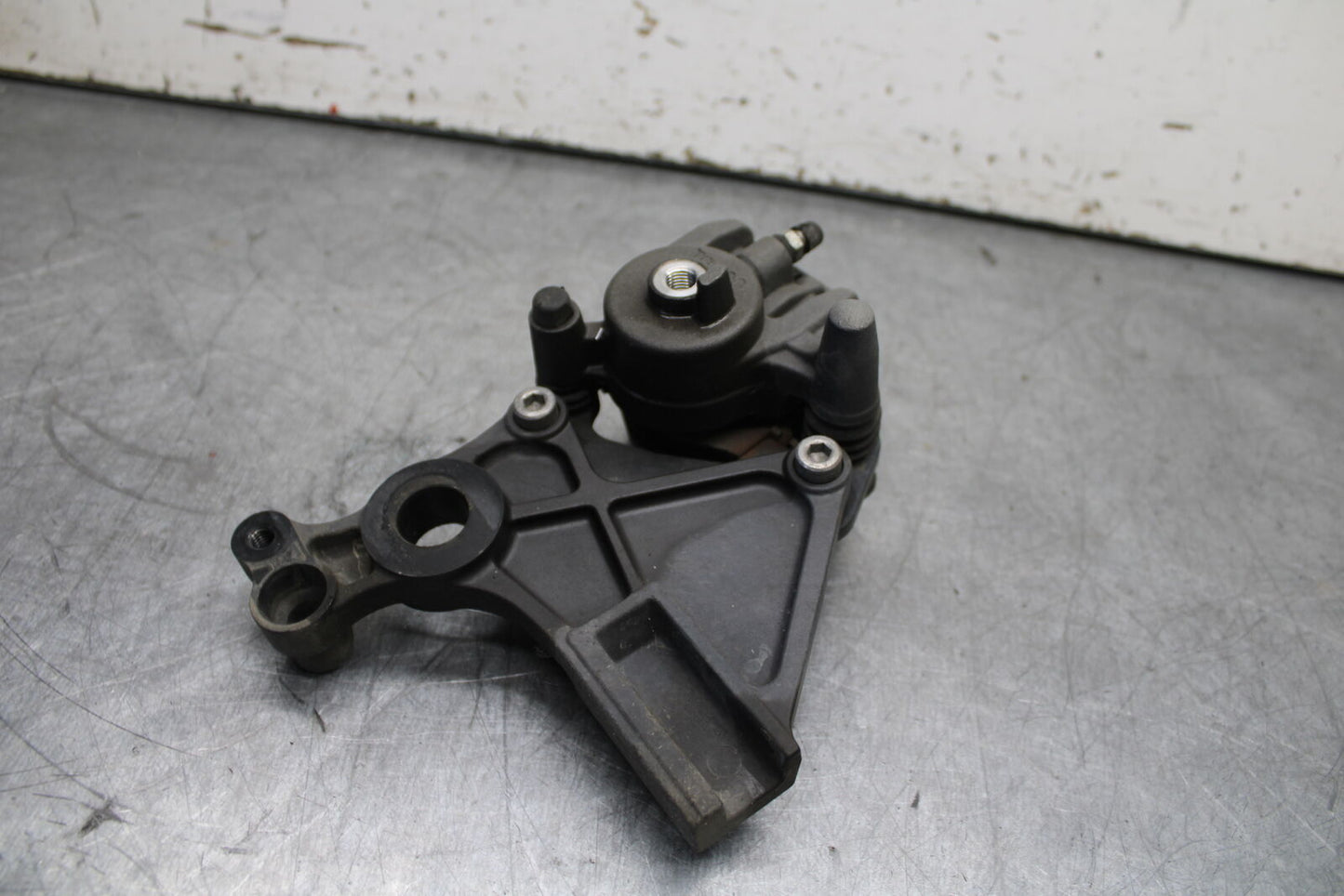 12-17 KAWASAKI ER-6N Z650 REAR BACK BRAKE CALIPER W MOUNT BRACKET BB709