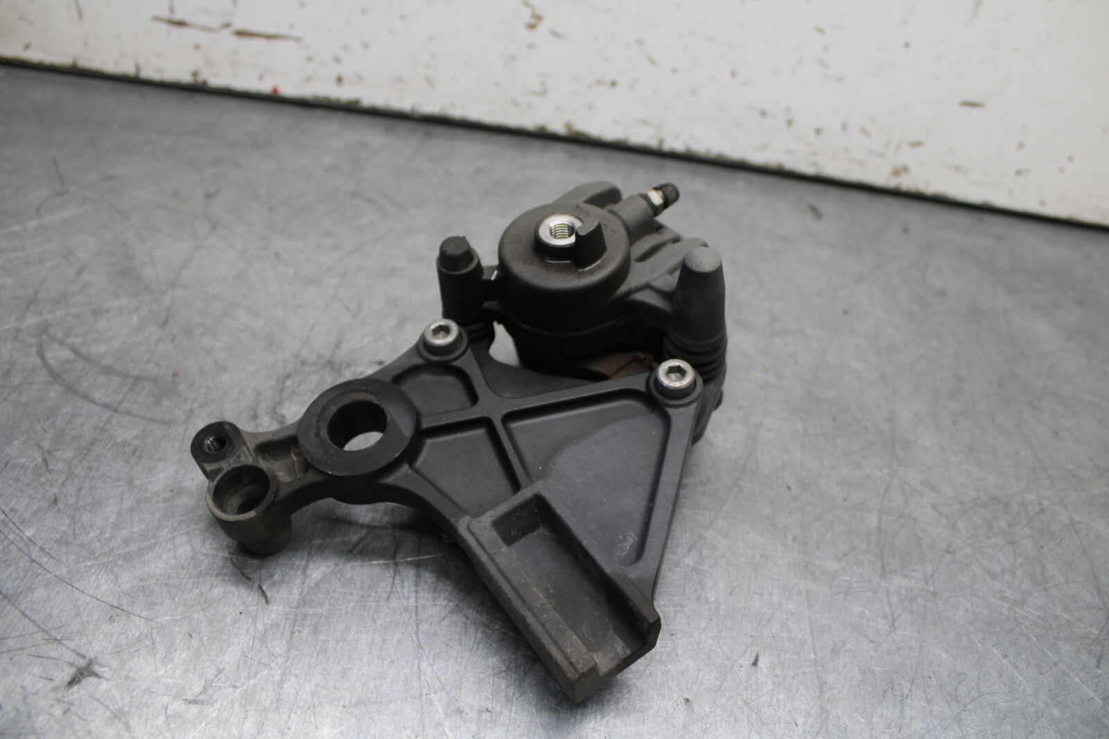 12-17 KAWASAKI ER-6N Z650 REAR BACK BRAKE CALIPER W MOUNT BRACKET BB709