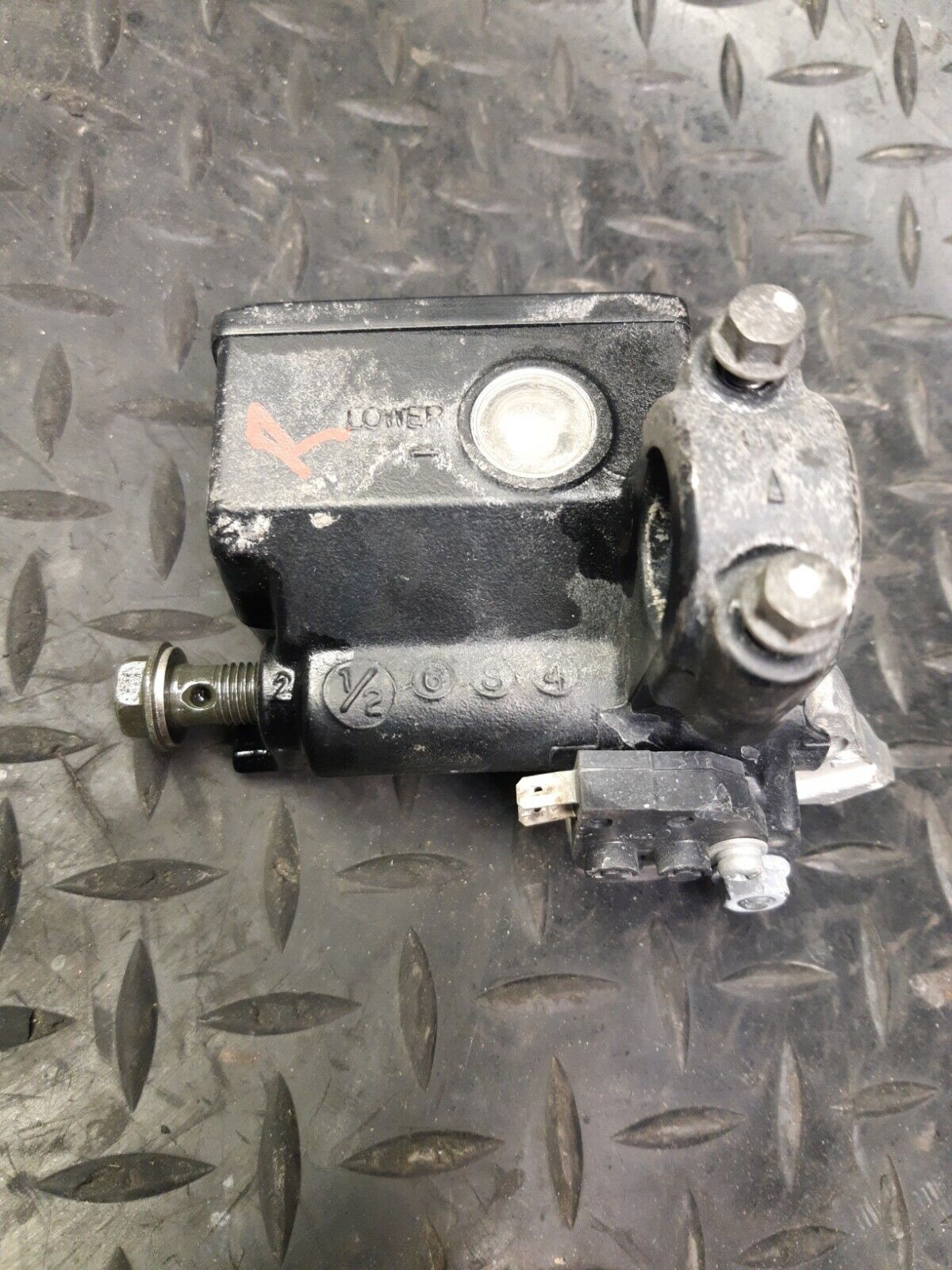 07 SUZUKI BURGMAN 650 RIGHT FRONT BRAKE MASTER CYLINDER  BB183