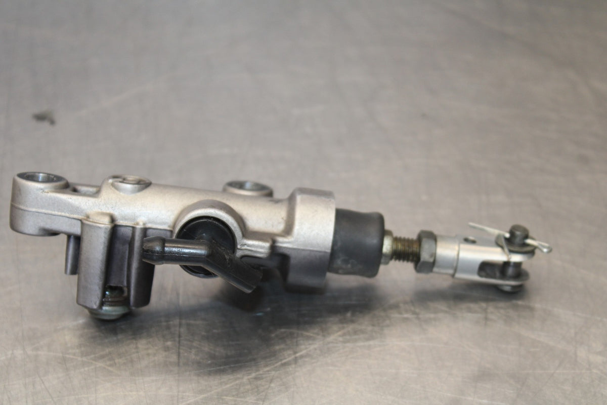 05 YAMAHA YZF R6 REAR BACK BRAKE MASTER CYLINDER W RESERVOIR BB894