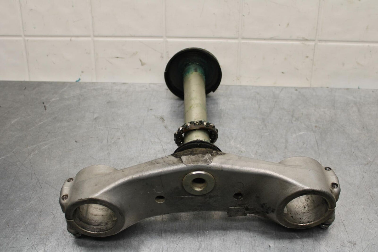 1999 Suzuki GSXR600 FRONT FORKS CLAMP LOWER TRIPLE TREE STEM 51410-34E00 BB580