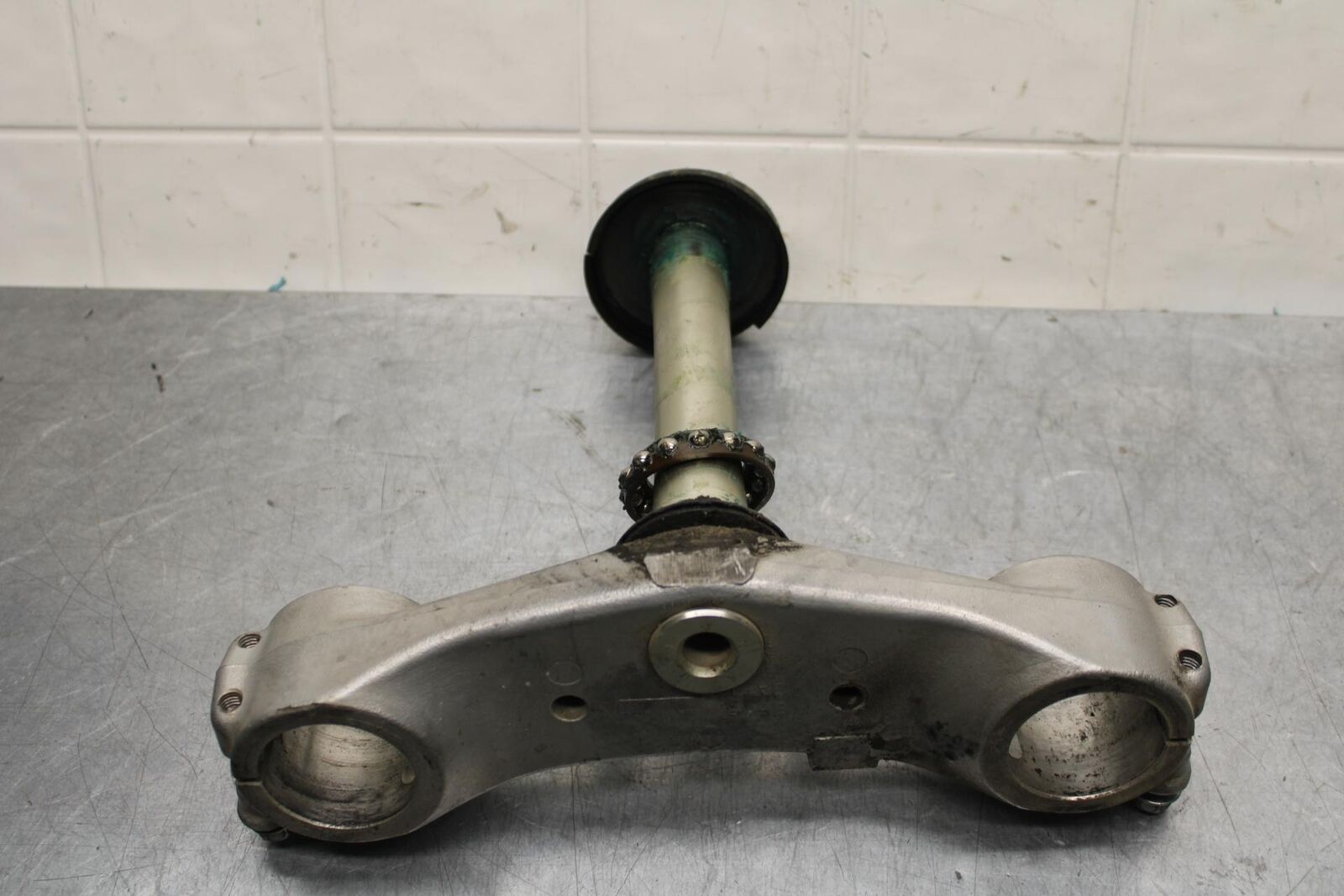 1999 Suzuki GSXR600 FRONT FORKS CLAMP LOWER TRIPLE TREE STEM 51410-34E00 BB580