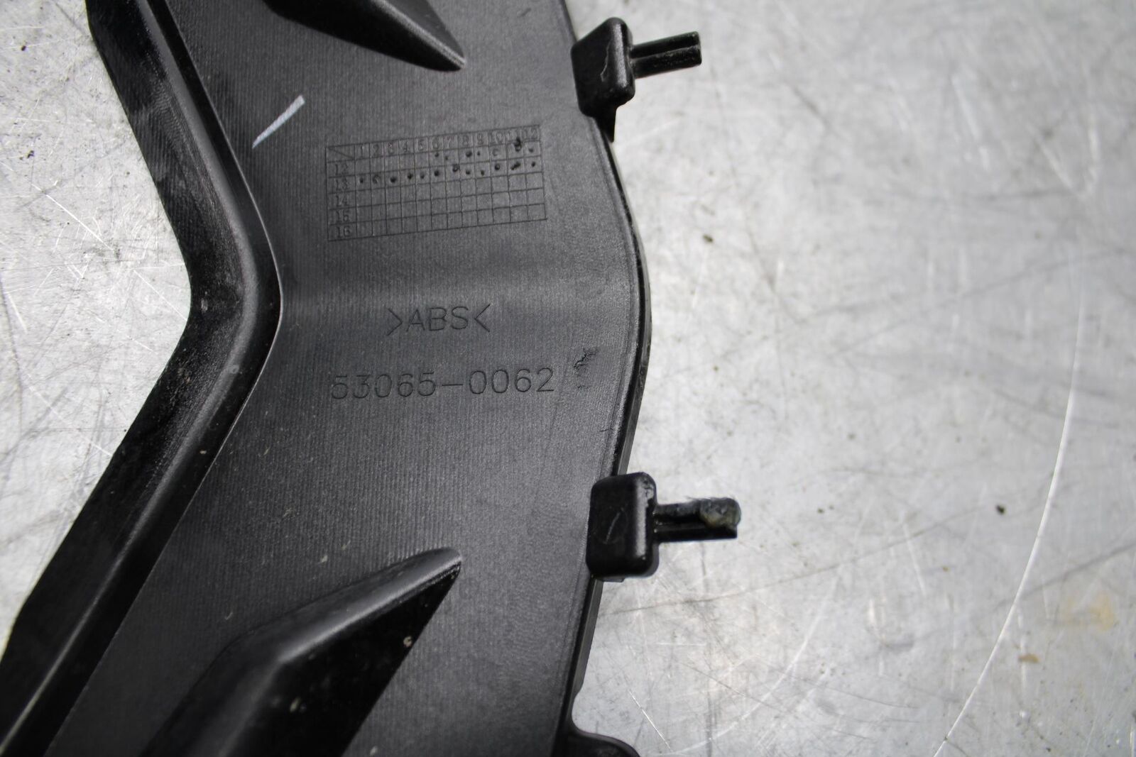 13-17 KAWASAKI NINJA 300 REAR BACK SEAT COVER TRIM FAIRING COVER BB429