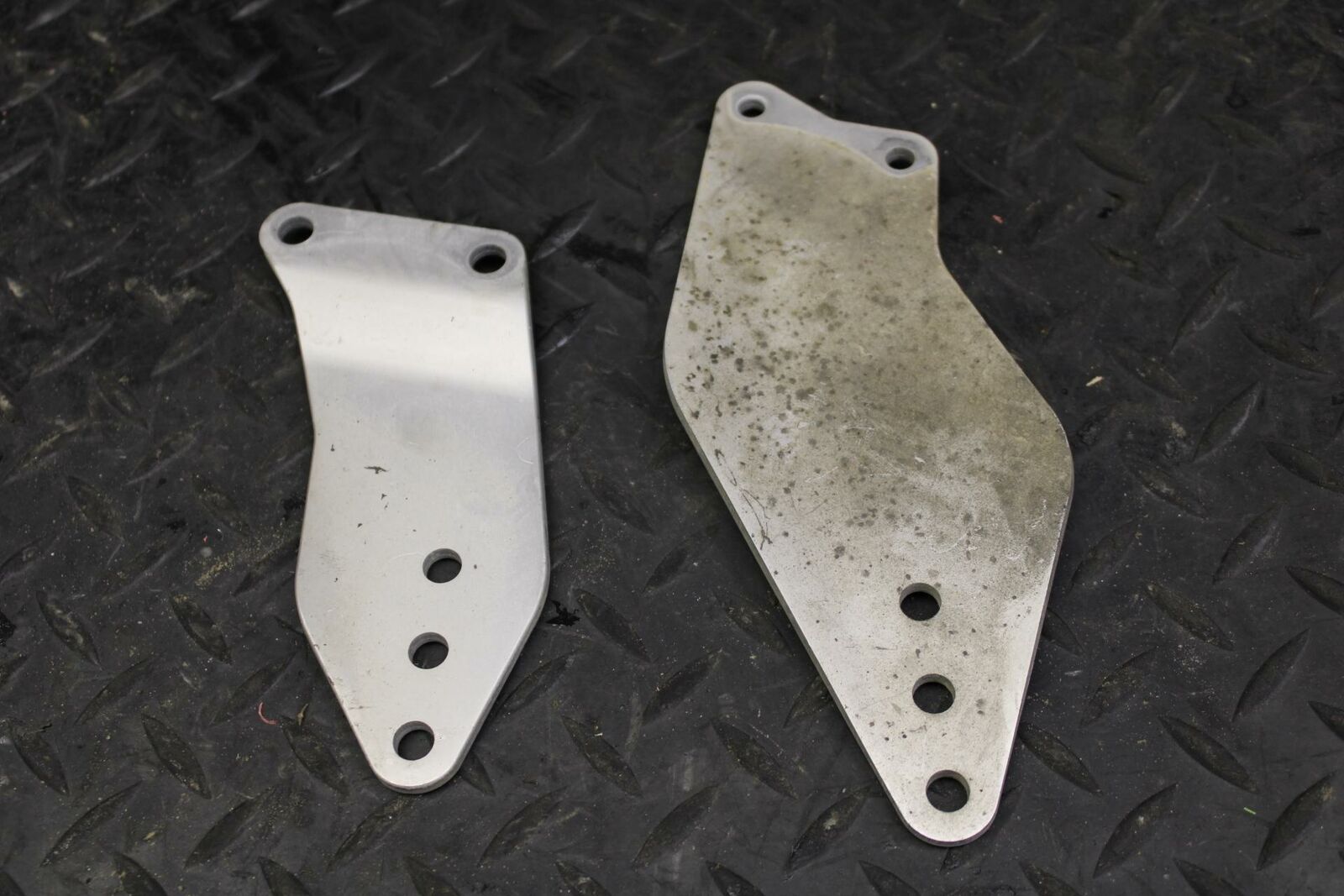 06-07 KAWASAKI NINJA ZX10R LEFT REARSET REAR SET HEEL GUARD COVER  BB186