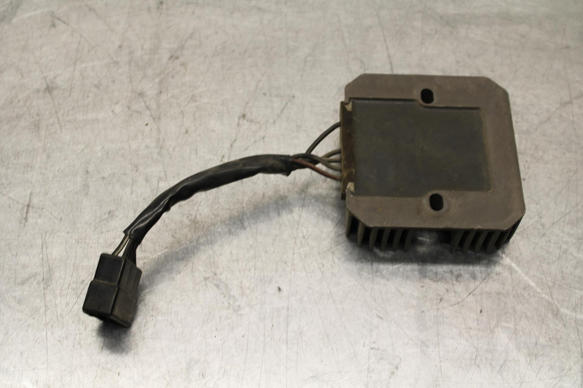 2004 Suzuki Intruder 1500 VL1500 RECTIFIER VOLTAGE REGULATOR 32800-44D11 BB573
