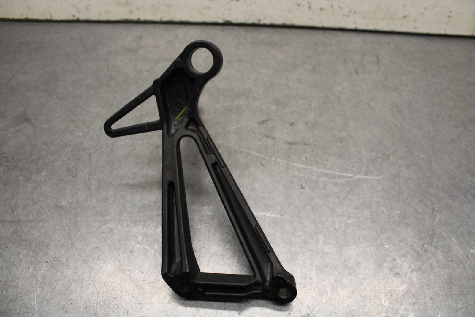 15-17 YAMAHA YZF R3 RIGHT REAR BACK PASSENGER PEG BB651