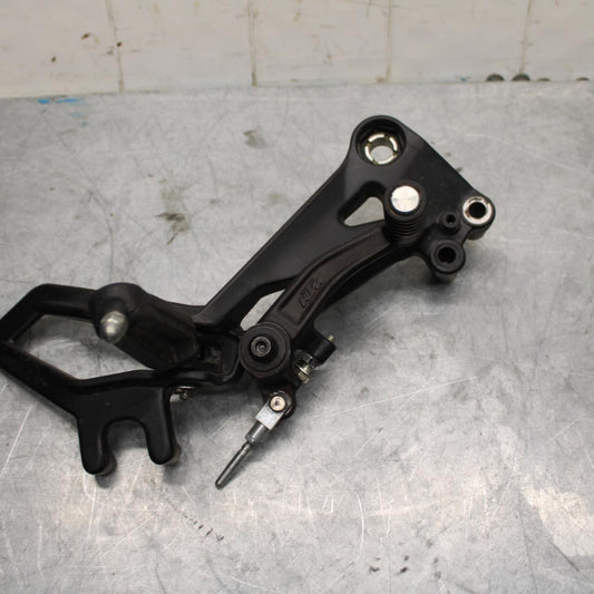 18 KTM RC 390 RIGHT REARSET REAR SET DRIVER FOOT PEG REST STOP BB442