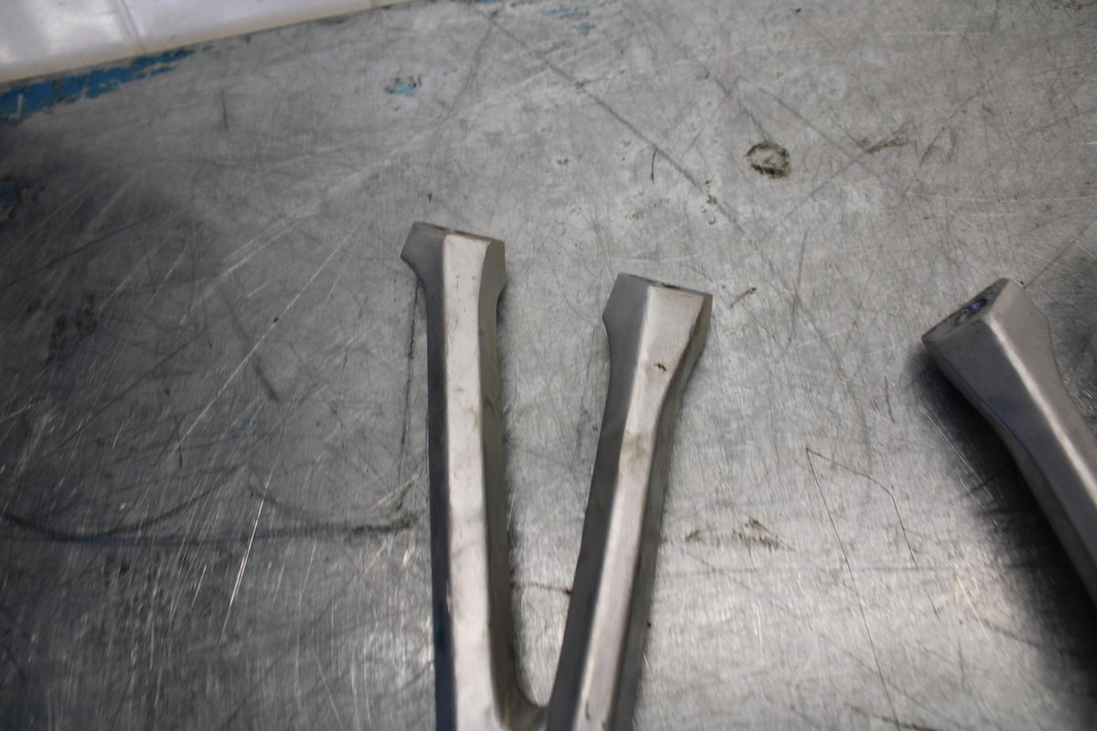 15-21 SUZUKI GSXR600 REAR BACK PASSENGER PEG SET PAIR BB437