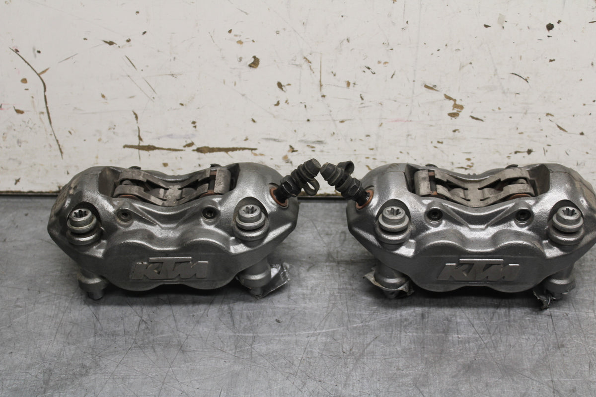 21-24 KTM 890 ADVENTURE R RIGHT LEFT FRONT BRAKE CALIPER SET PAIR CALIPERS BB723