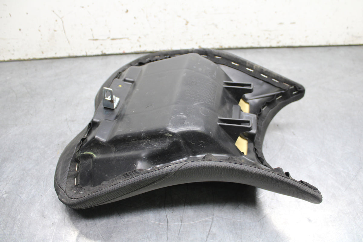 19-22 KAWASAKI Z400 FRONT DRIVERS SEAT PAD SADDLE PILLION BB738