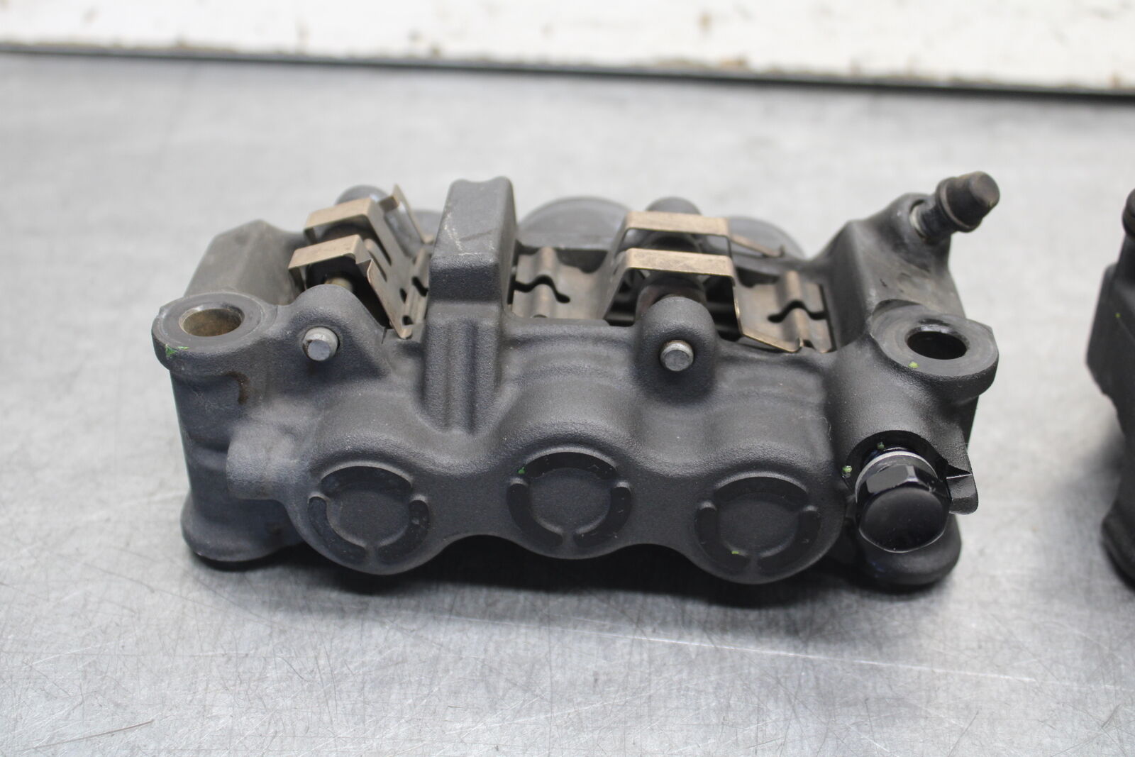 07-08 YAMAHA YZF R1 RIGHT LEFT FRONT BRAKE CALIPER SET PAIR CALIPERS BB675