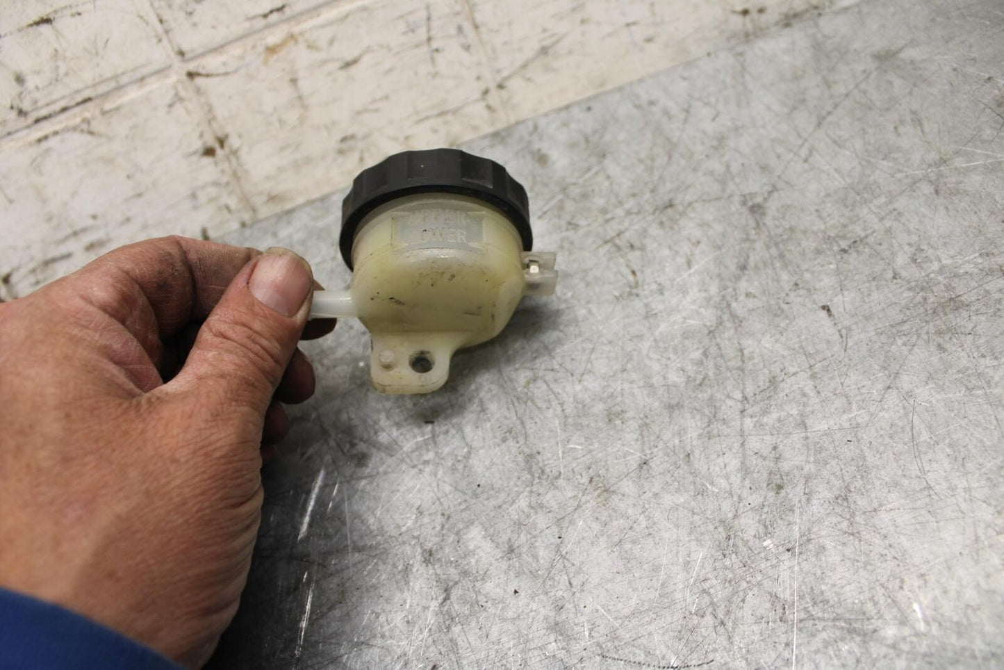 2009 Kawasaki Ninja ZX6R ZX600R REAR BRAKE FLUID RESERVOIR TANK BOTTLE BB538