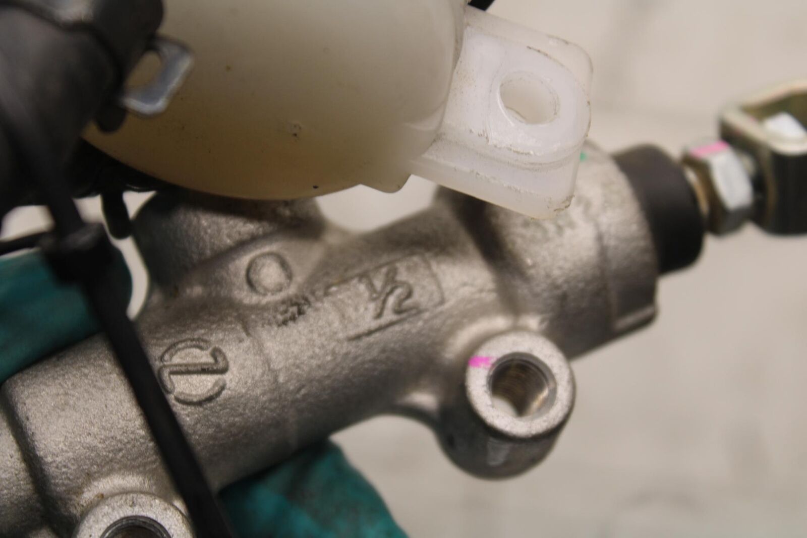 2014 Kawasaki Ninja 650 EX650E REAR BACK BRAKE MASTER CYLINDER W RESERVOIR BB569