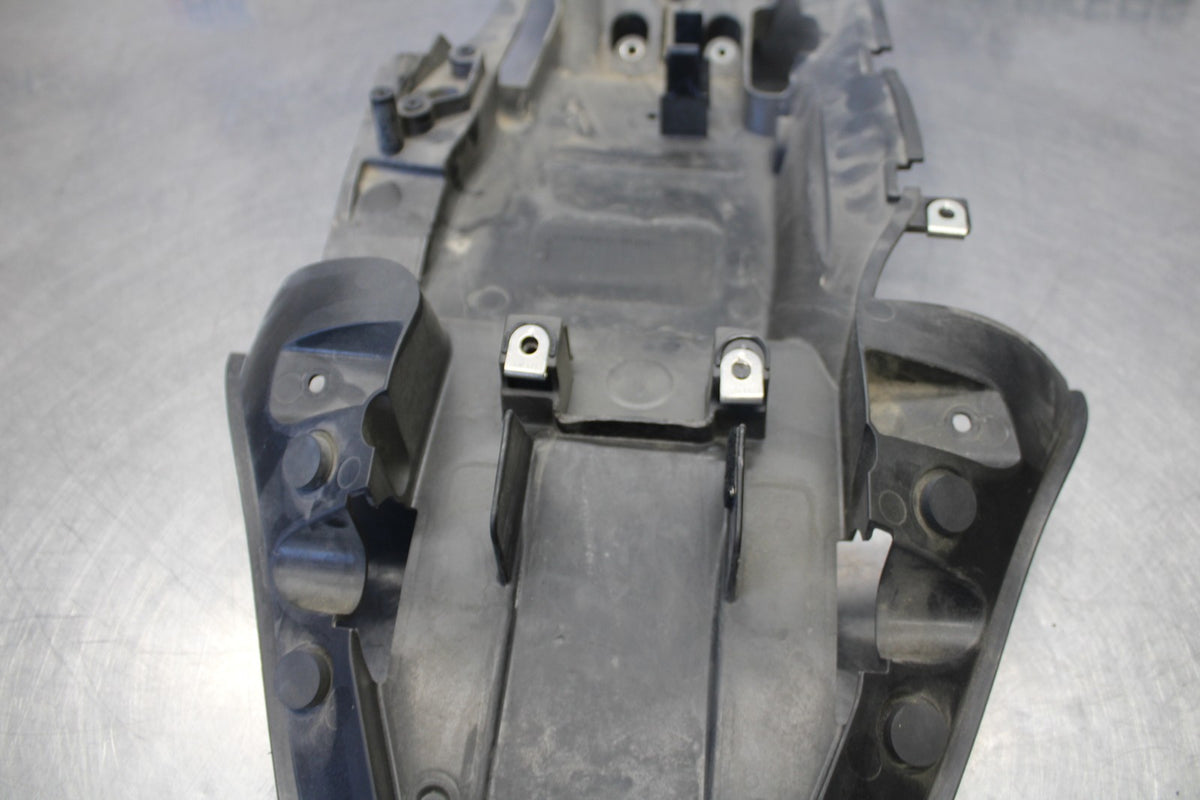 07-08 KAWASAKI NINJA ZX6R REAR BACK TAIL UNDERTAIL BATTERY TRAY PLASTIC BB937