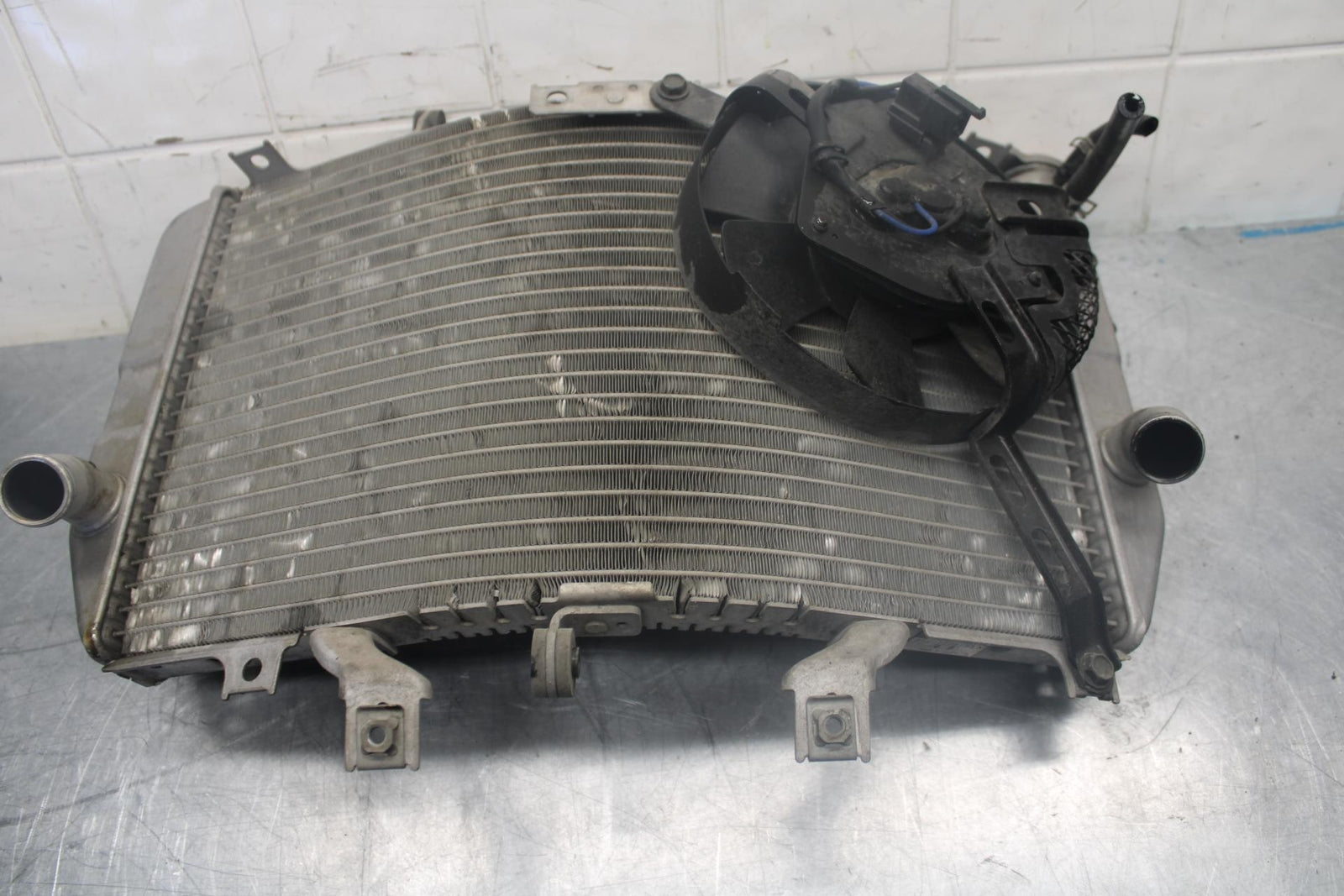 03-04 SUZUKI GSXR1000 ENGINE RADIATOR MOTOR COOLER COOLING  17710-40F20 BB459