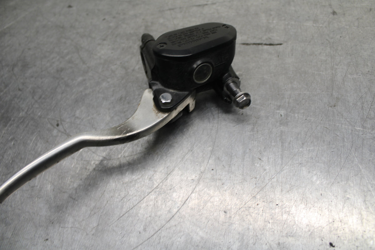 24 KAWASAKI NINJA 500 ABS FRONT BRAKE MASTER CYLINDER BB744