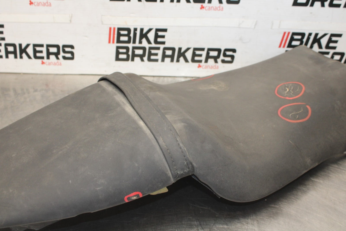 98-05 HONDA SUPER HAWK 1000 VTR1000F FRONT REAR SEAT SADDLE BB924