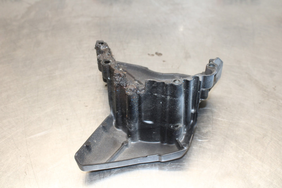 23 KAWASAKI Z900RS ENGINE SPROCKET COVER BB935