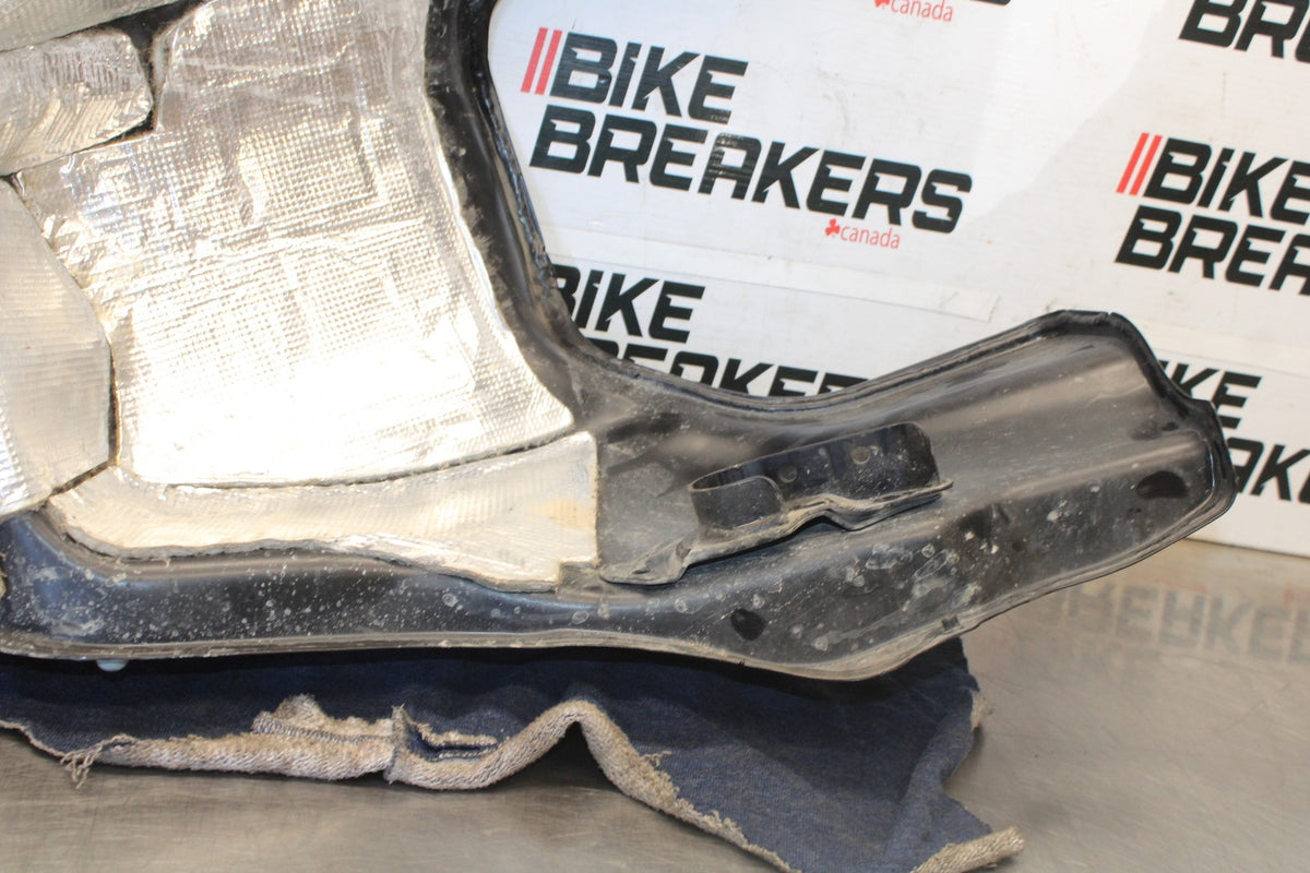 19 BMW F750GS GAS TANK FUEL CELL PETROL RESERVOIR BB938