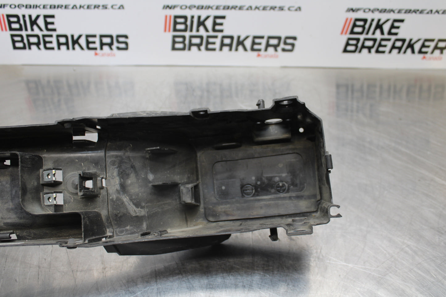 14-17 YAMAHA FZ07 REAR BACK TAIL UNDERTAIL BATTERY TRAY PLASTIC BB162