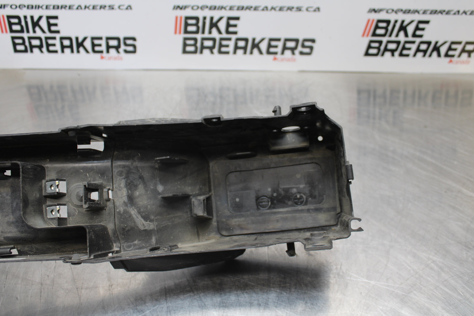 14-17 YAMAHA FZ07 REAR BACK TAIL UNDERTAIL BATTERY TRAY PLASTIC BB162